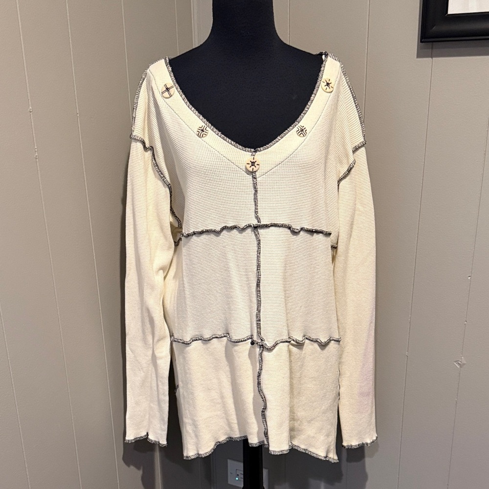 Hand Jive Chic Women's XL Cream V-Neck Sweatshirt Button Accents Waffle Knit